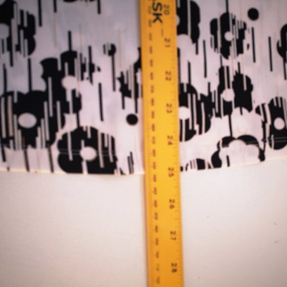 Speechless Ladies Sleeveless Black & White V-neck Top - Picture 8 of 8